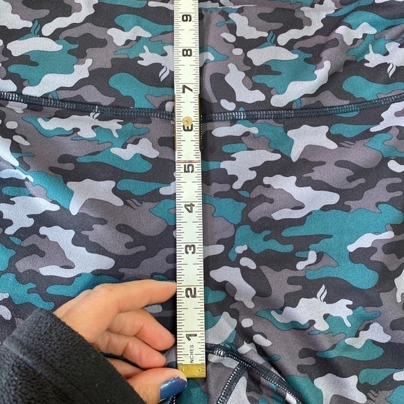 Fabletics Lima Capri Leggings in Camo Size… - Picture 4 of 9